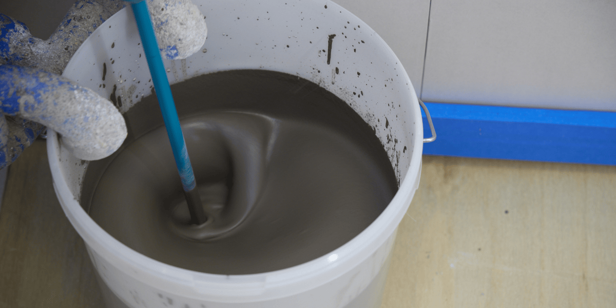 An image of a smoothing compound being mixed in a bucket